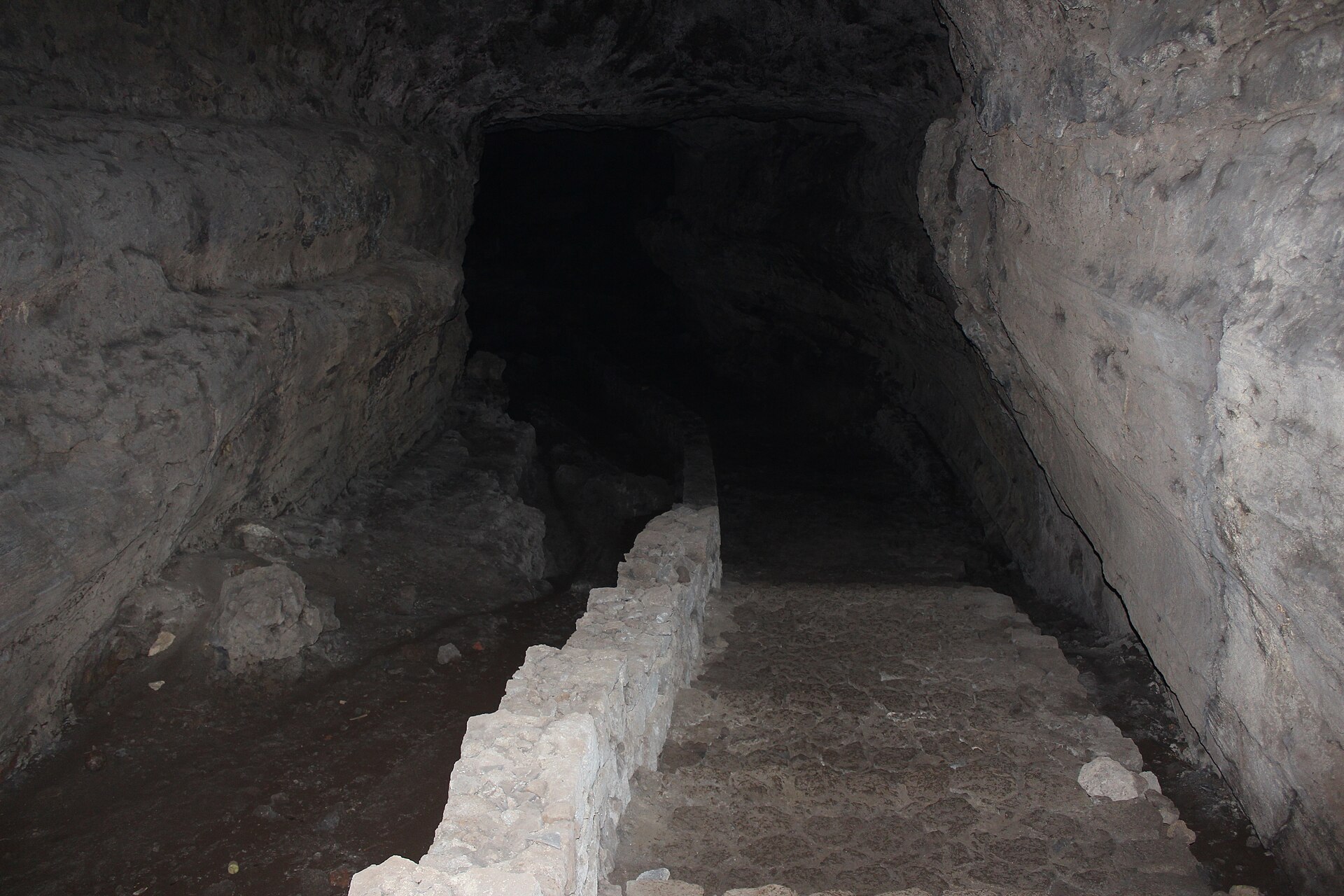 Musanze Caves Guided Tour in Musanze